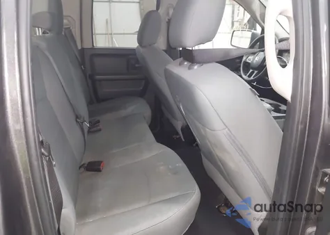 2018 Ram 1500 Express 4X4 6'4 Box z USA, uszkodzony, nr VIN 1C6RR7FG1JS282625